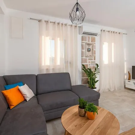 Villa Luxury With Private Pool Near The In On Brac Island