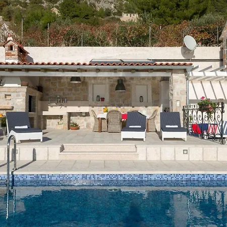 Villa Luxury With Private Pool Near The In On Brac Island